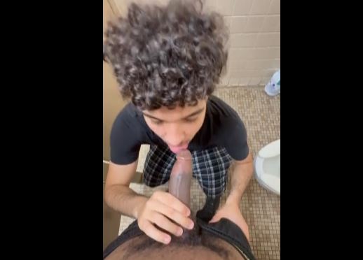 18 year old pawb sucks bbc in public bathroom